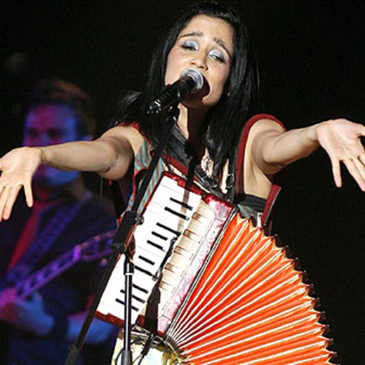 Julieta Venegas y Lila Downs se unen al Paseo de las Lunas
