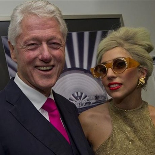 Lady Gaga hace de Marilyn Monroe para Clinton