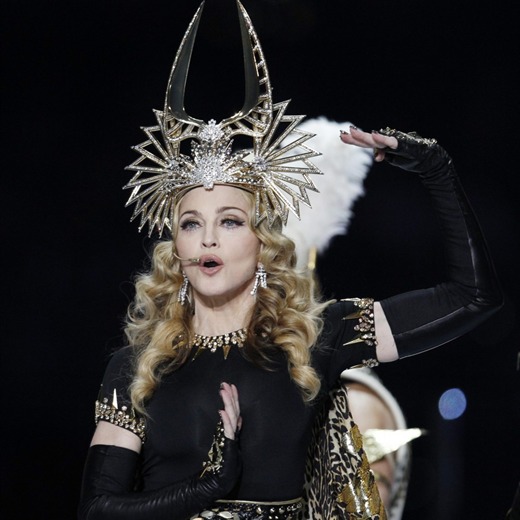 Super Bowl 46: Madonna es sexy y lo sabe...