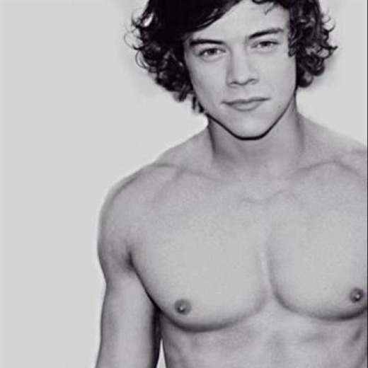 Harry Styles usa libro para poder ligar