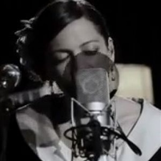 Natalia Lafourcade estrena video.