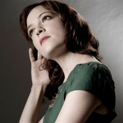 Natalia Lafourcade estrena Mi mundo privado.