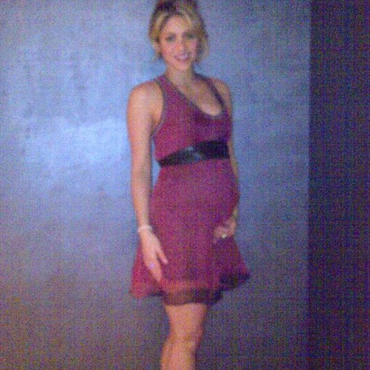 Shakira luce orgullosa su embarazo