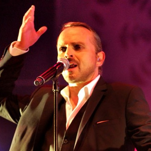 Miguel Bosé complace a sus fans mexicanos con un show