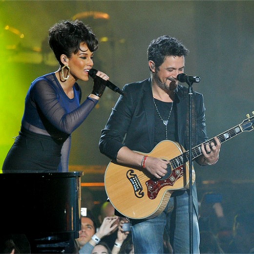 Alejandro Sanz, gran triunfador en los Premios 40 Principales 2012