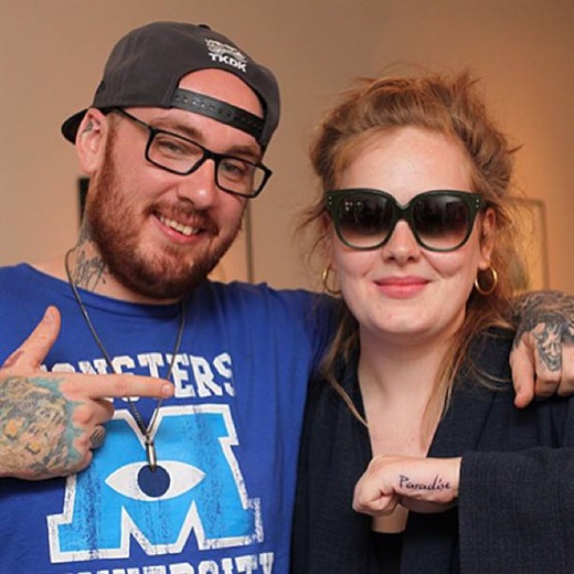 Adele tiene nuevo tatuaje