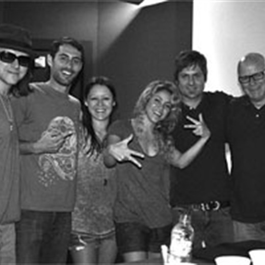 Shakira está en el estudio preparando su nuevo álbum