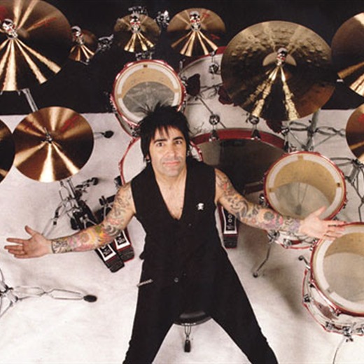 Baterista de Maná lanza banda de rock pesado