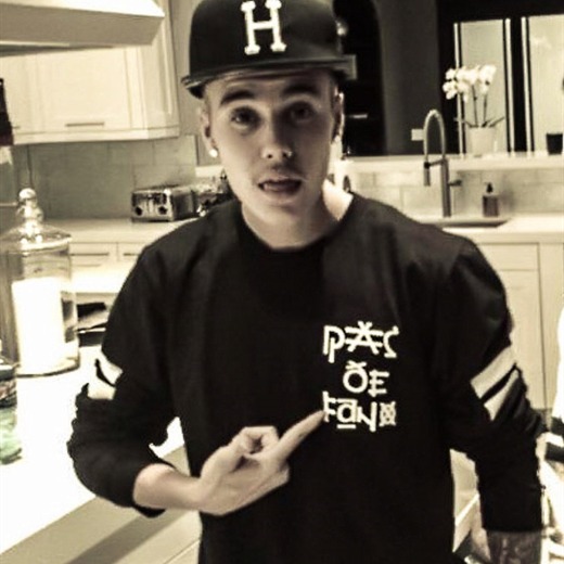 Justin Bieber llama a Selena Gomez