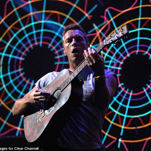 Coldplay se une al DJ Avicii y lanzan