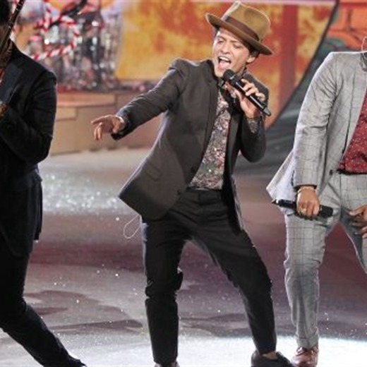 Bruno Mars armo una fiesta en la Arena Cuidad de México.