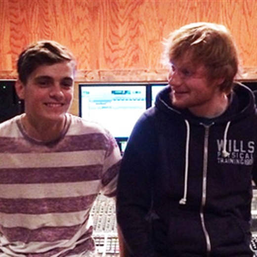Ed Sheeran graba una canción con Martin Garrix. Ed Sheeran graba una canción con Martin Garrix.