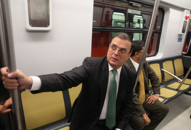 Fallas en la Línea 12 bajan la popularidad de Ebrard Fallas en la Línea 12 bajan la popularidad de Ebrard