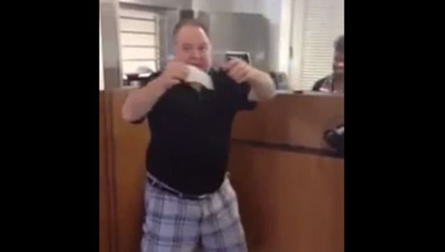 Celebra bailando el ingreso del último cheque a su exmujer