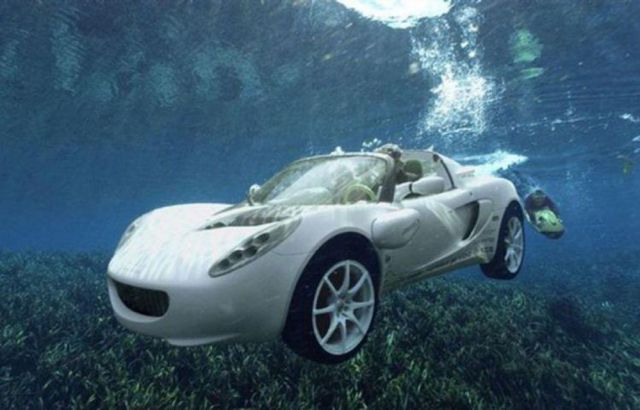 Primer auto deportivo submarino. Primer auto deportivo submarino.