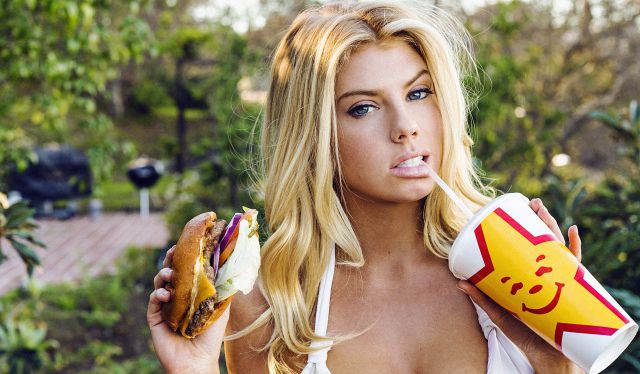 El anuncio más sexista de la Super Bowl será de una hamburguesa El anuncio más sexista de la Super Bowl será de una hamburguesa