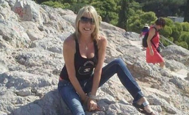 Mujer se pone a la venta en eBay Mujer se pone a la venta en eBay