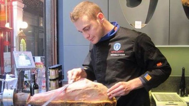 Bate récord de cortar jamón Bate récord de cortar jamón