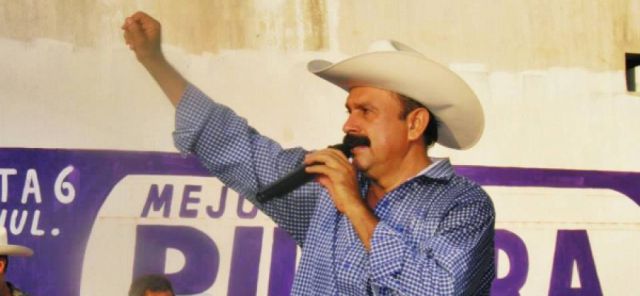 50 mil cartones de cerveza y la banda “El Recodo” 50 mil cartones de cerveza y la banda “El Recodo”