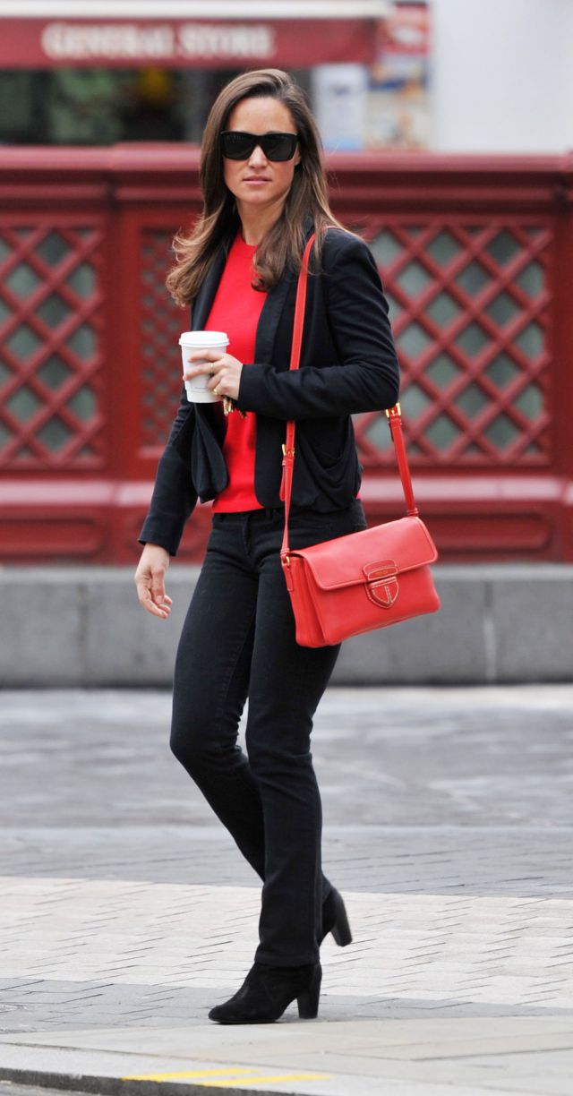 ¡Ofrecen trabajo de stripper a Pippa Middleton! ¡Ofrecen trabajo de stripper a Pippa Middleton!
