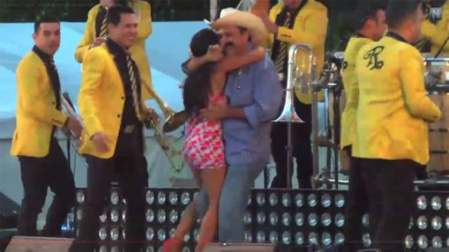 Hilario Ramírez Villanueva levanta falda a una jovencita