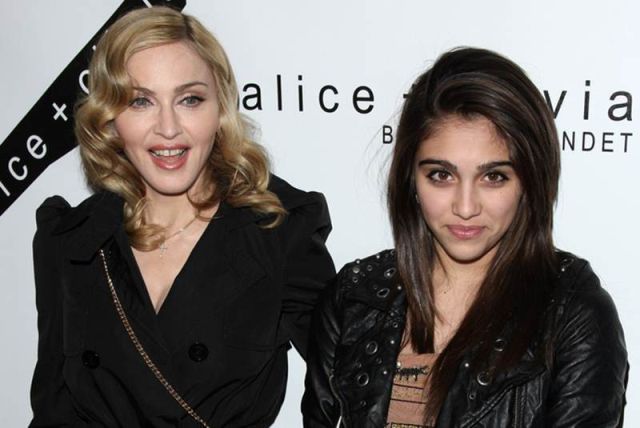 ¡Madonna permite a sus hijos consumir drogas! ¡Madonna permite a sus hijos consumir drogas!
