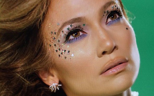 Jennifer Lopez se convierte en una sexy extraterrestre para el video Jennifer Lopez se convierte en una sexy extraterrestre para el video