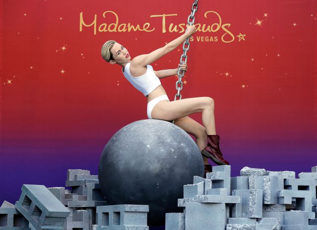 Museo de cera recrea a Miley Cyrus en el 'Wrecking ball' Museo de cera recrea a Miley Cyrus en el 'Wrecking ball'