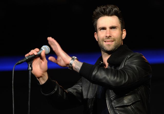 Adam Levine es atacado por fan Adam Levine es atacado por fan
