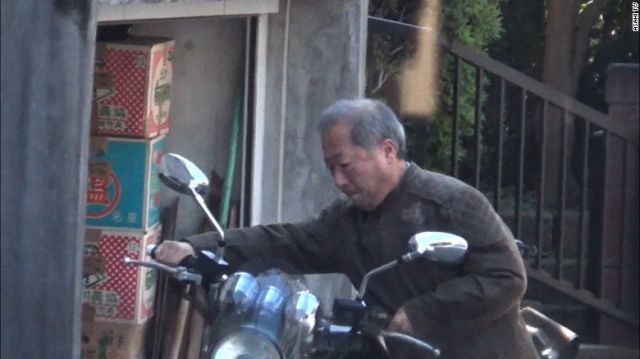 ¡Exprofesor es arrestado por pagar por sexo a unas 12,000 mujeres! ¡Exprofesor es arrestado por pagar por sexo a unas 12,000 mujeres!