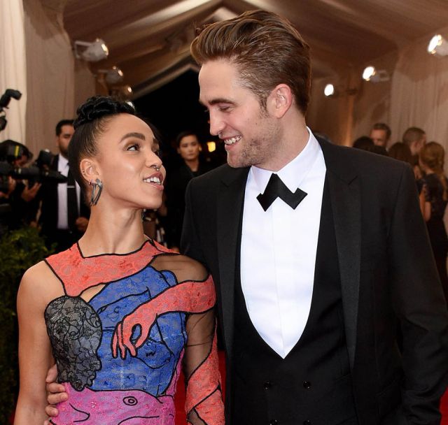 Robert Pattinson ya dio anillo de compromiso Robert Pattinson ya dio anillo de compromiso