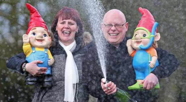 Ganó la lotería y quiere gastarla en gnomos Ganó la lotería y quiere gastarla en gnomos