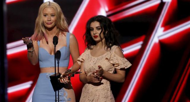 Quieren quitarle a Iggy su Billboard Quieren quitarle a Iggy su Billboard