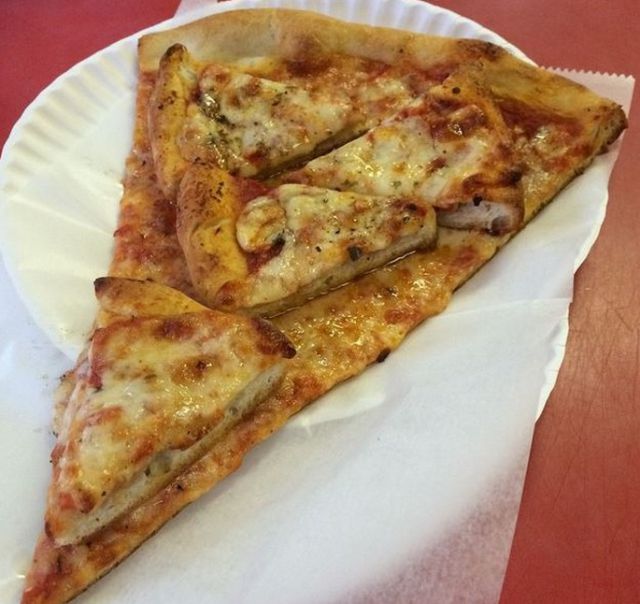 ¡Restaurante americano sirve pizza de pizza! ¡Restaurante americano sirve pizza de pizza!