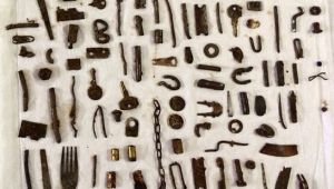 Los médicos extraen 277 objetos de metal del estómago de un joven. Los médicos extraen 277 objetos de metal del estómago de un joven.