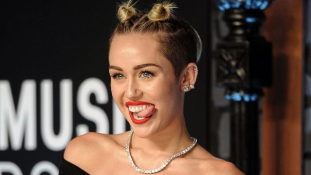 Miley Cyrus será la conductora de los premios MTV Video Music Awards Miley Cyrus será la conductora de los premios MTV Video Music Awards