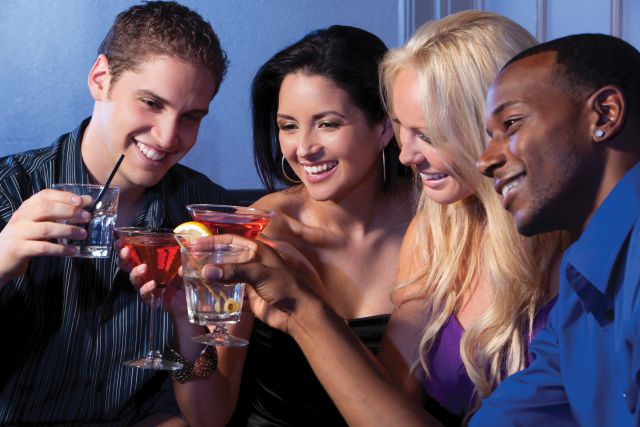 ¡La ciencia afirma que eres más guapo cuando bebes alcohol! ¡La ciencia afirma que eres más guapo cuando bebes alcohol!