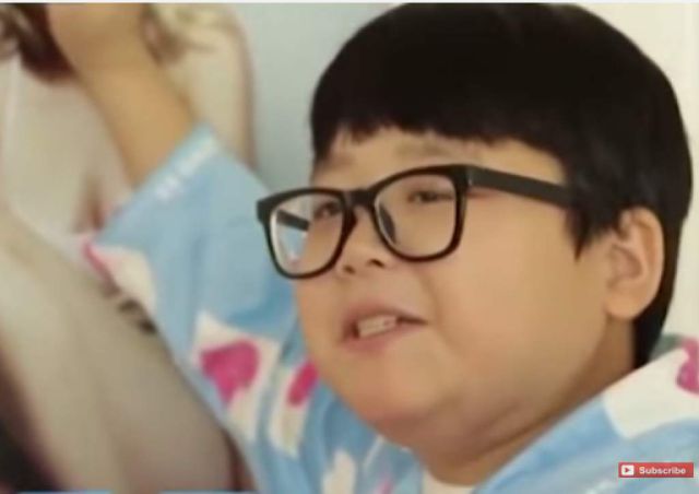 Un joven parece de 10 años pero tiene 26 Un joven parece de 10 años pero tiene 26