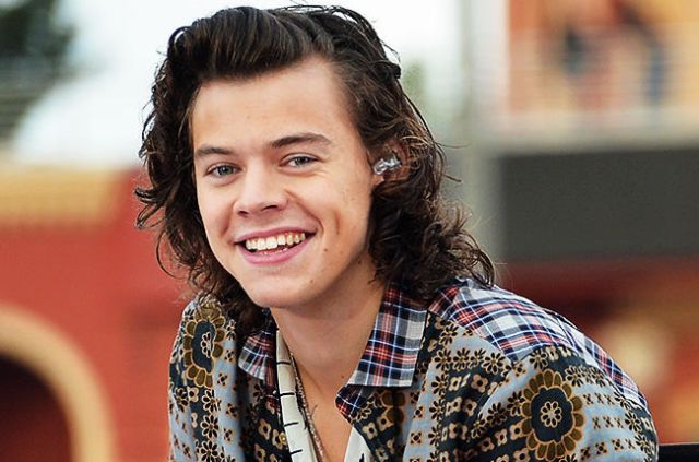 Harry Styles sufrió nuevamente otro accidente en el escenario Harry Styles sufrió nuevamente otro accidente en el escenario