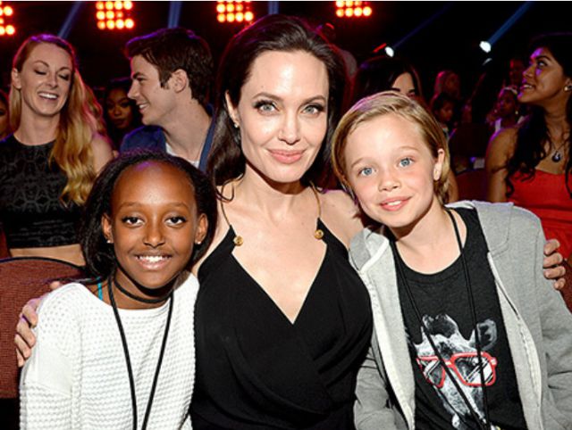 Hija de 'Brangelina' sigue con la idea de parecer niño Hija de 'Brangelina' sigue con la idea de parecer niño