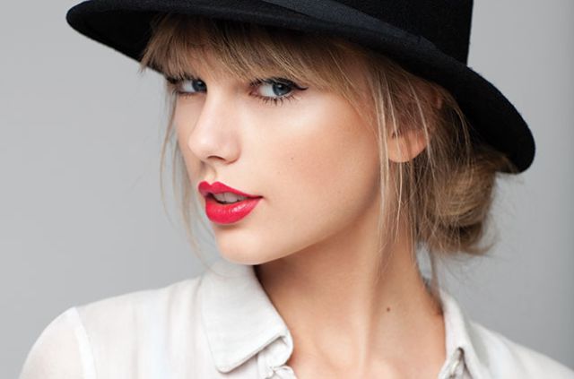 Taylor Swift descorona a dos famosas Taylor Swift descorona a dos famosas