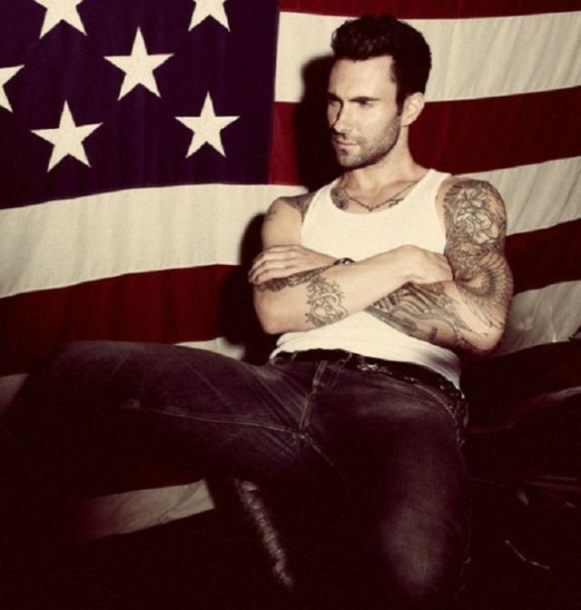 Adam Levine tiene nueva novia y es mucho muy joven Adam Levine tiene nueva novia y es mucho muy joven