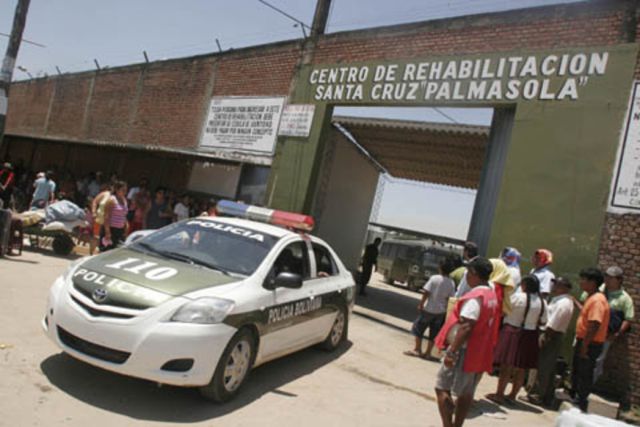 Corren a encargado de una cárcel por hacer fiesta Corren a encargado de una cárcel por hacer fiesta
