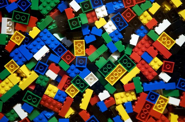 Artista recrea infiernos de Dante en Legos Artista recrea infiernos de Dante en Legos