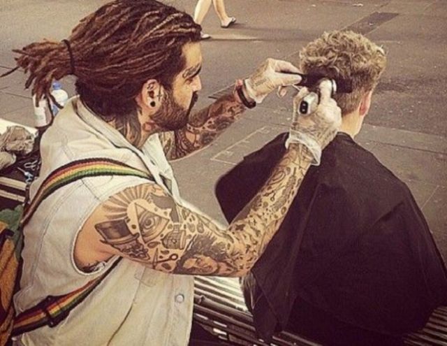 ¡Estilista cambia el look de vagabundos! ¡Estilista cambia el look de vagabundos!