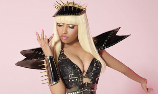 Nicki Minaj presume anillo Nicki Minaj presume anillo