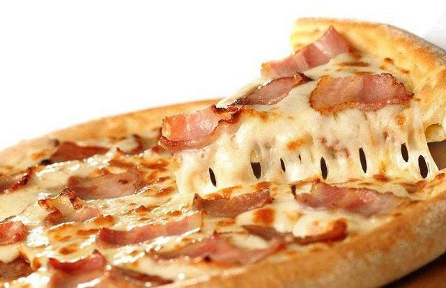 Lo arrestan por exigir pizza gratis Lo arrestan por exigir pizza gratis