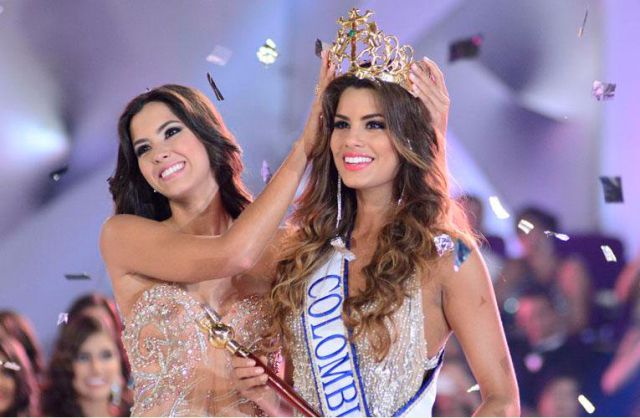 ¡Miss Colombia pide ayuda a sus fans para decidir algo! ¡Miss Colombia pide ayuda a sus fans para decidir algo!