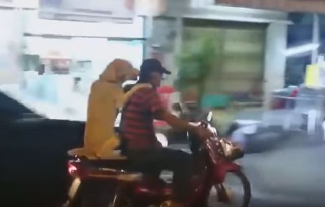 El perro motociclista que saltó a la fama por las redes El perro motociclista que saltó a la fama por las redes