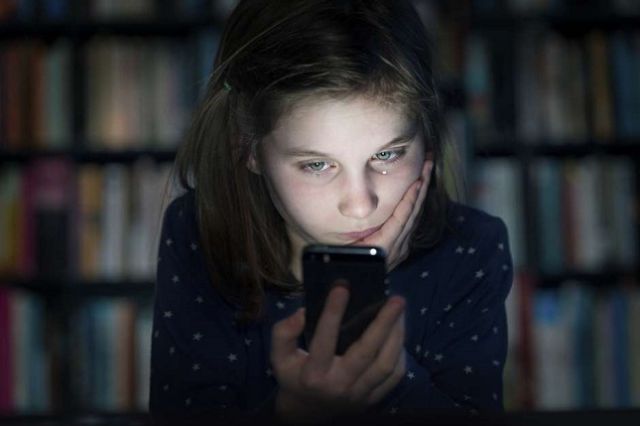 Una niña enfrenta cargos por uso de emojis Una niña enfrenta cargos por uso de emojis